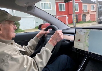 ԱՄՆ-ում գտել են Tesla Model 3-ի ամենածեր սեփականատիրոջը