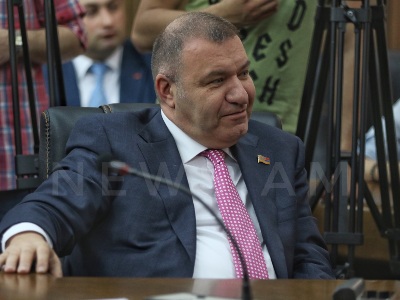 Փոխնախարար ունեինք՝ հեծանիվով էր գալիս. Մելքումյանը՝ ծառայողական մեքենաների թիվը կրճատելու մասին