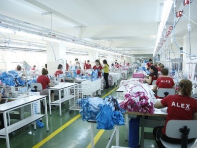 New Armenia government grants customs duty exemption to tycoon MP’s textile company