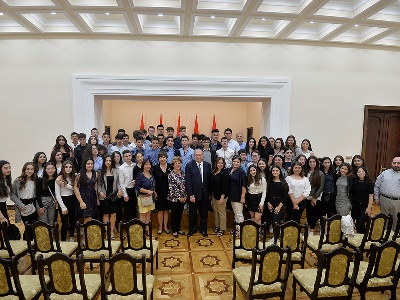 Մեր մեծ հարստությունը ձեր գենետիկան է. ՀՀ նախագահը՝ ՀԲԸՄ Մանուկյան-Դեմիրճյան դպրոցի սաներին (Ֆոտո)