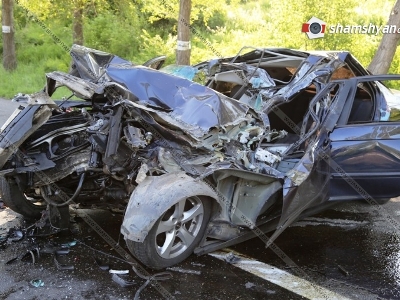 Խոշոր վթար «Չայնի»-ի ոլորաններում. BMW-ն մխրճվել է «ԶԻԼ»-ի մեջ. վարորդի վիճակը ծանր է (ֆոտո)