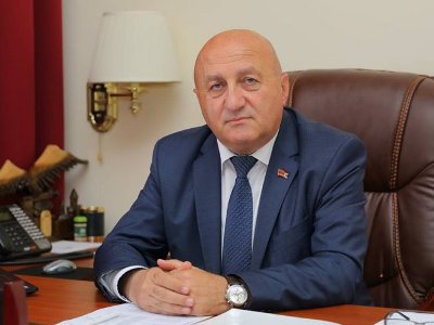 Ռուսլան Իսրաելյանն դուրս է գալիս«Ազատ Հայրենիք» կուսակցությունից և Արցախի ԱԺ–իի «Հայրենիք» խմբակցությունից