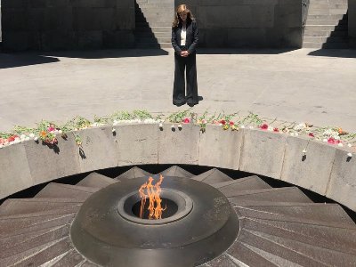 Samantha Power visits Armenian Genocide Memorial