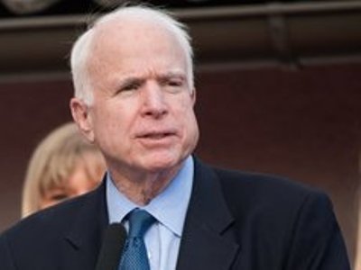 Маккейн назвал предложение Трампа вернуть Россию в G8 «проявлением почтения к противнику»