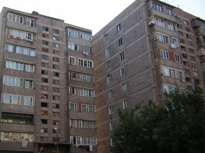В Ереване 20-летняя девушка после ссоры с бойфрендом попыталась покончить с собой