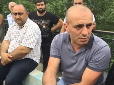 В Армении жители сел Техут и Шнох перекрыли дорогу ЗАО «Техут»