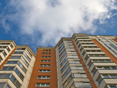 В Баку девушка выжила после падения с 11-го этажа