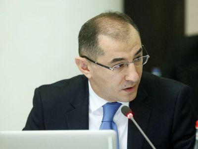 Աշխատավարձերը եւ թոշակները ժամանակի ընթացքում պետք է բարձրանան, բայց որքա՞ն. Արամյան