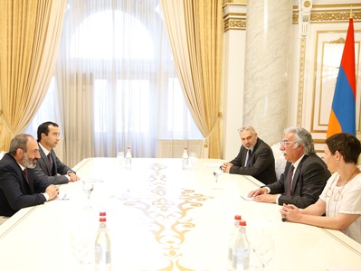 Nikol Pashinyan and Sam Simonian discuss new educational projects