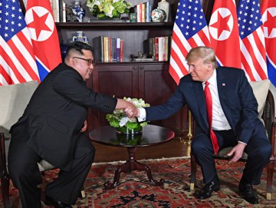 Дональд Трамп и Ким Чен Ын провели встречу тет-а-тет