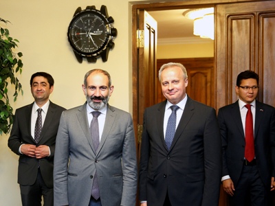 Փաշինյանը Ռուսաստանի պետական տոնի առթիվ շնորհավորել է ՌԴ բարձրագույն ղեկավարությանը, այցելել է ՀՀ-ում ՌԴ դեսպանատուն