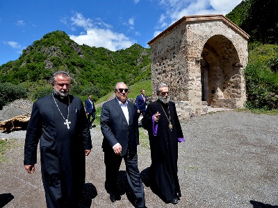 Նախագահ Արմեն Սարգսյանն այցելել է Դադիվանք (Ֆոտո)