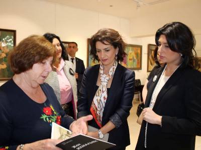 Վարչապետի տիկին Աննա Հակոբյանը Մոսկվայում այցելել է նկարիչ Նիկոլայ Նիկողոսյանի ցուցասրահ (Ֆոտո)