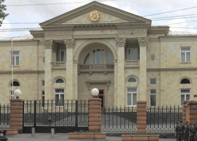 Newspaper: Armenia “new” authorities prefer only brandy, from the “old”