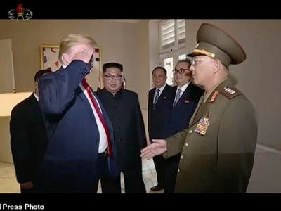 Белый дом вступился за президента Дональда Трампа, отдавшего честь северокорейскому генералу