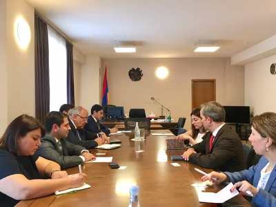Armenia official, Asian Development Bank confer on joint projects