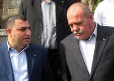 «Հրապարակ». «Գնա, թող հերդ գա». Էջմիածնի քաղաքապետի տնից գիշերով արկղեր են դուրս բերել, տարել Հադրութ՝ Մանվելի տուն