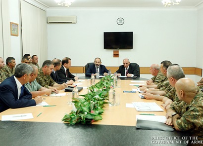 Armenian PM, Artsakh President hold consultations at army headquarters