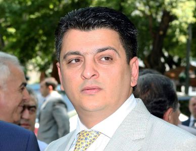 «Իրատես». Հայտնի հեղինակություններից մեկի հետ «օրթախ» նախկին դատախազը բացել է սեփական «Պանդորայի արկղը»