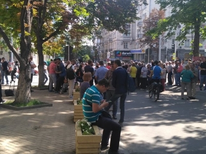 Քիշնեւի քաղաքապետարանի դիմաց բողոքի ակցիա է ընթանում ընտրությունների չեղարկման դեմ