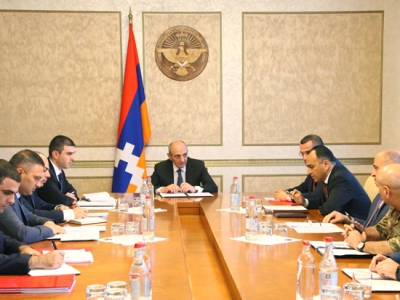 Բակո Սահակյանի մոտ քննարկել են քամու եւ կարկուտի հետեւանքները վերացնելու հարցը