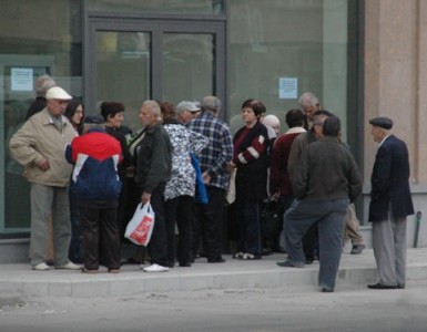 «Իրավունք». Հպարտ քաղաքացինե՞ր, թե՞ «ուտող-ուրացողնե՞ր». Սամվել Ալեքսանյանի ձրի լավաշի հերթերը վերացել են