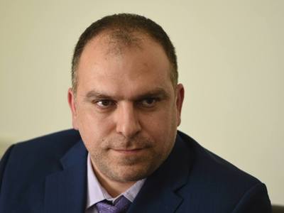 Արամ Մանուկյանի արձանի տեղադրման աշխատանքները կդադարեցվեն. հանրային քննարկում կլինի (Ֆոտո)