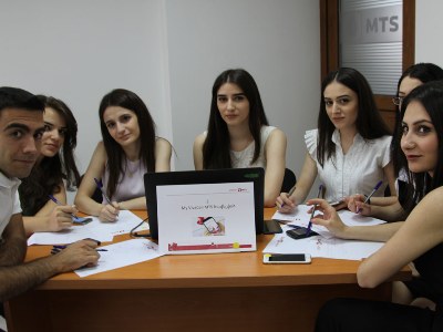 «VivaStart» ծրագրի շրջանավարտների 8-րդ խումբը պարգեւատրվել է հավաստագրերով