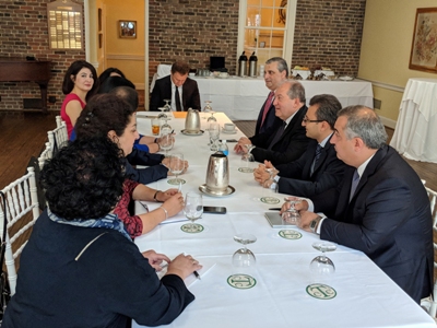 ՀՀ նախագահը հանդիպում է ունեցել ՀԲ-ի եւ ԱՄՀ-ի հայ աշխատակիցների հետ