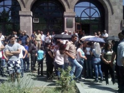 Կարբիի բնակիչները փակեցին Գարեգին Նժդեհ փողոցը՝ ի նշան Նազարեթյան եղբայրների կալանավորման