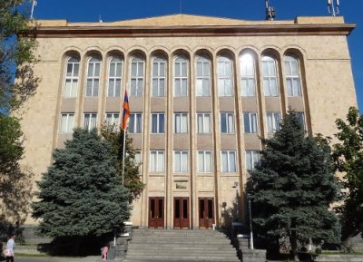 «Հրապարակ». Դատավորները վրդովված են՝ սա կրկես է. Կոռուպցիայից, պատվերից հարցեր են տալիս «ամենաազնիվները»