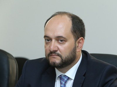 Արայիկ Հարությունյանը՝ դպրոցների խորհուրդներում ծանոթ-բարեկամների ընդգրկելու մասին (ֆոտո)