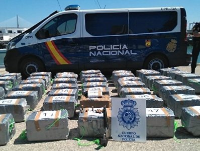 Испанская полиция перехватила в море парусник с 1,5 тонны кокаина