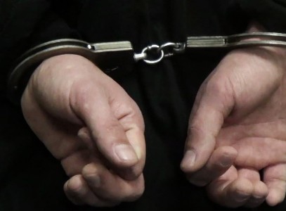 Мужчина обезглавил учительницу и ушел, прихватив ее голову