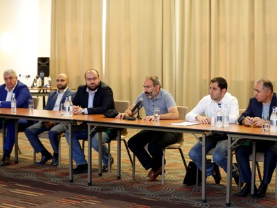 Ամուլսարի հանքի հարցում կողմերն անդրդվելի մնացին ու համաձայնության չեկան. Փաշինյանն ասաց, որ շտապում է եւ հեռացավ