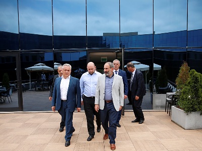 ԿԲ-ն վարչապետին է ներկայացրել մի շարք ուսումնասիրություններ (Ֆոտո)