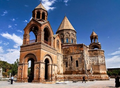 Ոստիկանության միջամտության հարց չկա. Օսիպյանը՝ Մայր աթոռի դիվանատան շենք ներխուժելու մասին