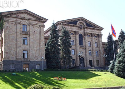 «Հրապարակ». ՀՀ-ում մեծ թափով գլուխ են բարձրացրել «դանոսչիկները» եւ «գործ տվողները». ՀՀԿ-ում անեկդոտ են հյուսել