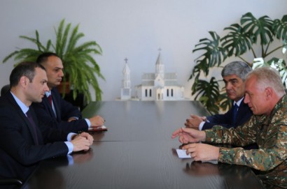Արմեն Գրիգորյանն  Արցախում հանդիպել է ՊԲ հրամանատար Լեւոն Մնացականյանի հետ