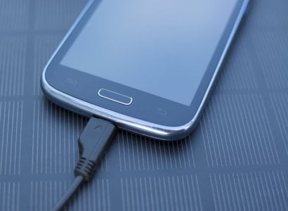 Китайцы научили смартфоны полностью заряжаться за полчаса