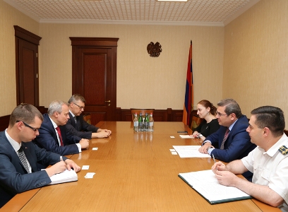 Armenia's State Revenue committee chief, Russian ambassador discusss tax and customs cooperation