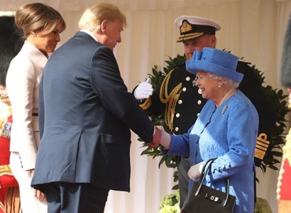 Трамп раскрыл детали беседы с королевой Великобритании