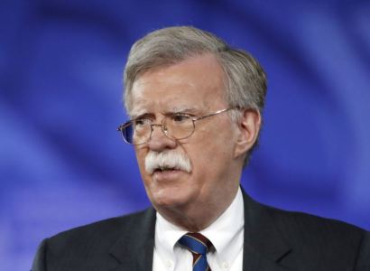 Болтон заявил, что обвинения 12 россиянам укрепляют позиции Трампа на встрече с Путиным