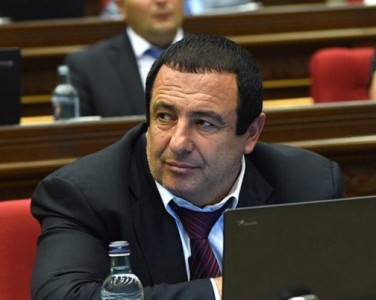 «Իրավունք». Պայքար Արթուր Վանեցյանի եւ Գագիկ Ծառուկյանի միջե՞ւ