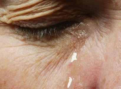 Пожилая австралийка накрасилась просроченной тушью и ослепла