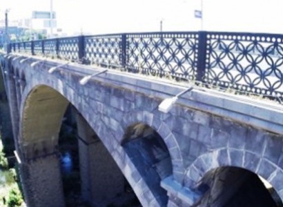 Person jumps from Yerevan bridge