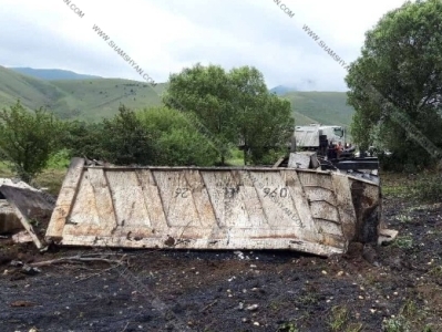 Крупное ДТП в Армении: груженный асфальтом грузовик превратился в груду