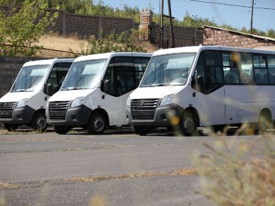 Մերձավան եւ Էջմիածին համայնքների ուղեւորներն այսուհետ կերթեւեկեն նոր տրանսպորտային միջոցներով (Ֆոտո)