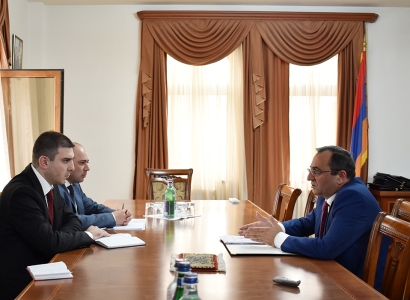 Grigori Martirosyan and Artsvik Minasyan discuss development of small and medium entrepreneurship