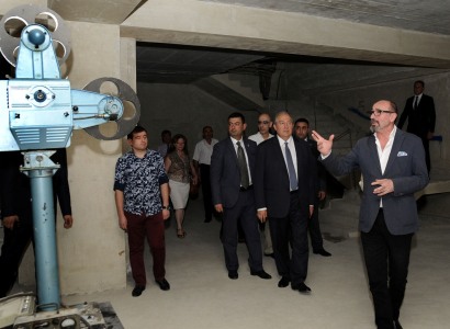 Armen Sarkissian visits Union of Cinematographers of Armenia